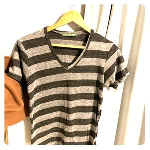 Alternative Apparel v-neck lot